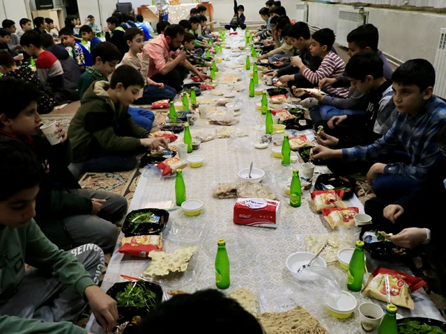 برگزاری مراسم افطاری در شب میلاد امام حسن مجتبی(علیه السلام)