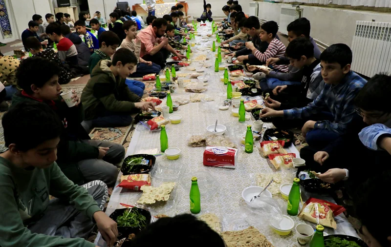 برگزاری مراسم افطاری در شب میلاد امام حسن مجتبی(علیه السلام)